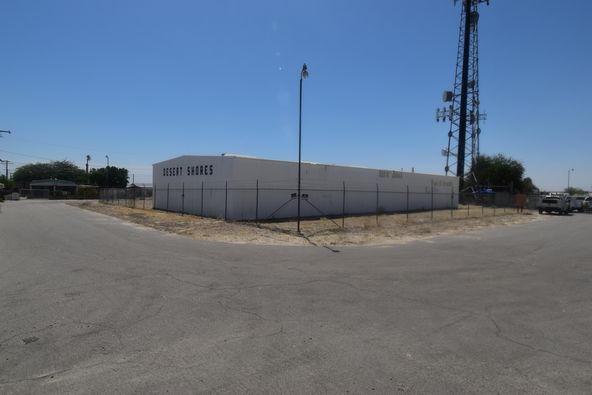 DESERT SHORES COMMERCIAL BUILDING: 3844 Scott Dr, Thermal, CA 92274